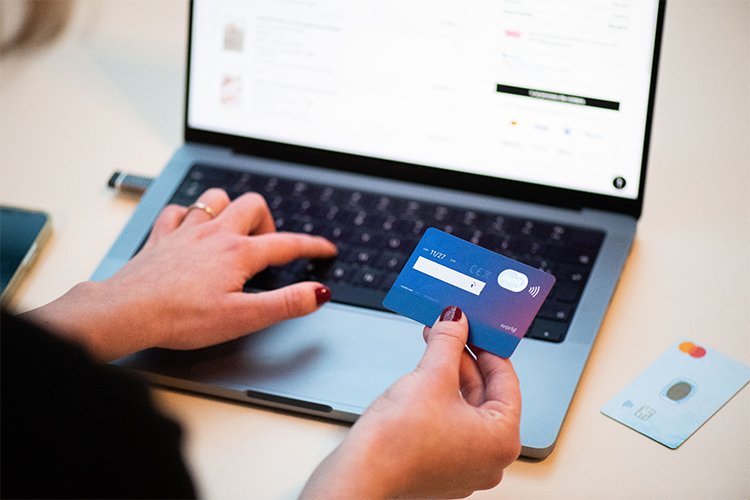 eBay: The Global Online Fashion Portal