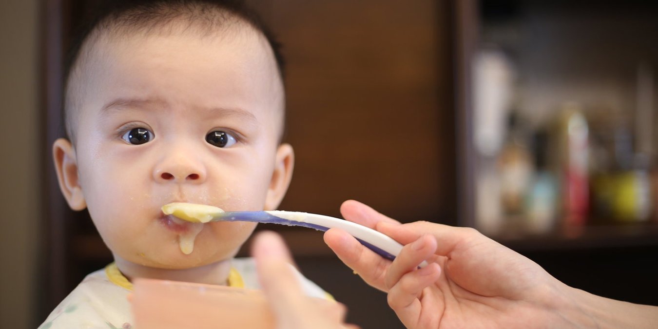 Baby Feeding: Starting Solid Foods and Useful Tools