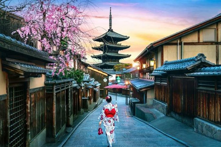 Top 10 Traditional Shrines to Visit in Japan