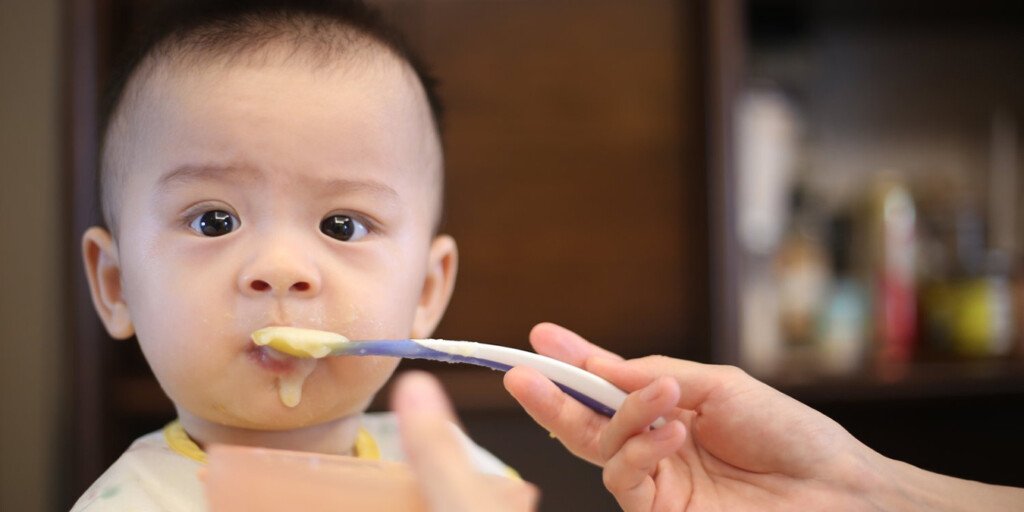 Baby Feeding: Starting Solid Foods and Useful Tools